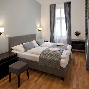 https://pension-corto-old-town.praguehotelsweb.com